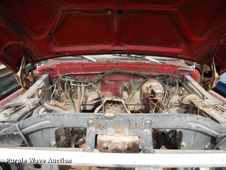 image for item MQ9469 1979 Ford F350  flatbed pickup truck