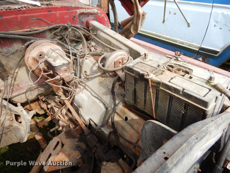 image for item MQ9469 1979 Ford F350  flatbed pickup truck