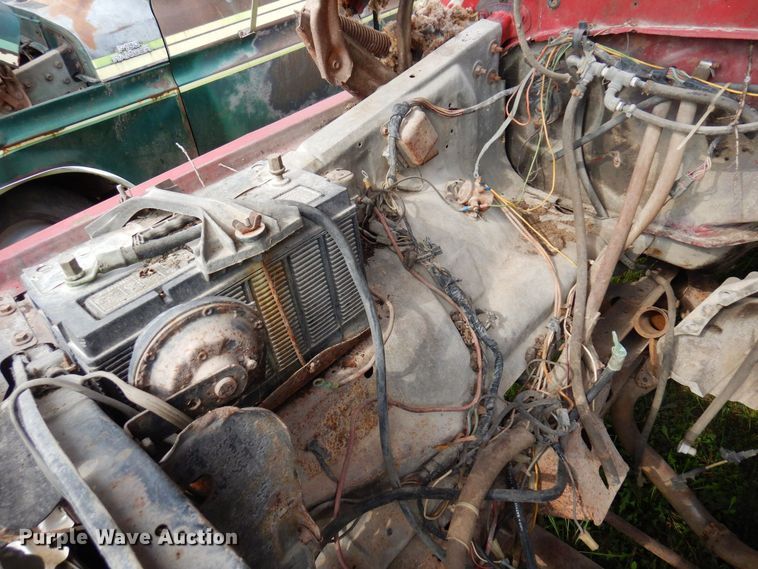 image for item MQ9469 1979 Ford F350  flatbed pickup truck