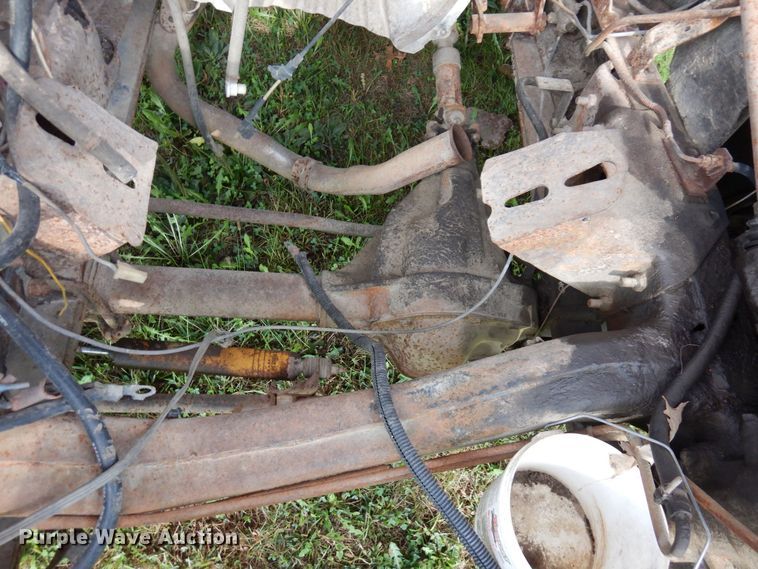 image for item MQ9469 1979 Ford F350  flatbed pickup truck