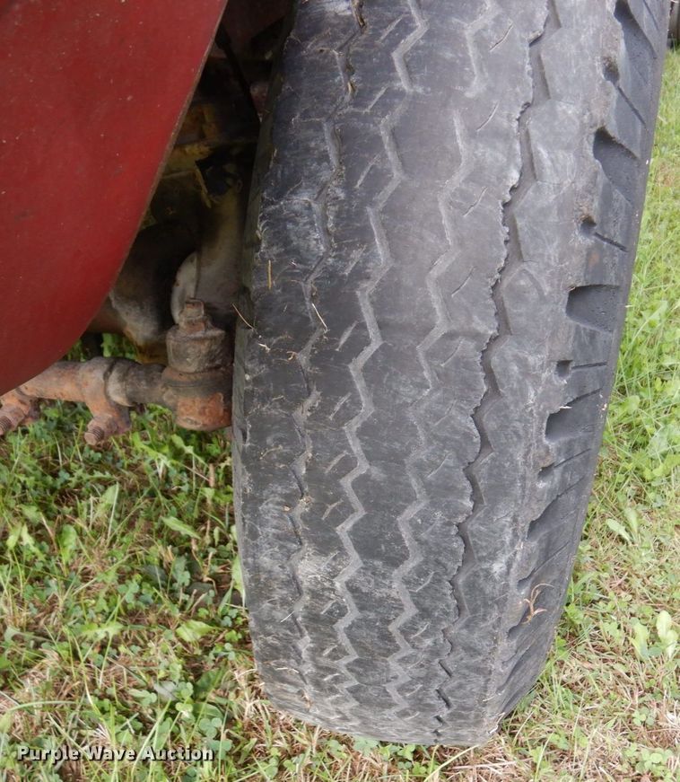 image for item MQ9469 1979 Ford F350  flatbed pickup truck