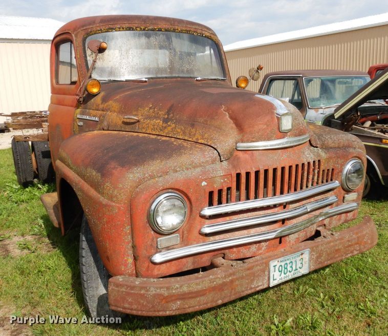 image for item MQ9471 1950 International L-162  pickup truck cab and chassis