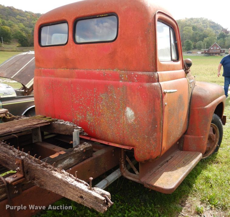 image for item MQ9471 1950 International L-162  pickup truck cab and chassis