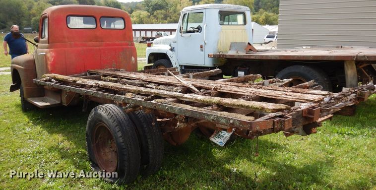 image for item MQ9471 1950 International L-162  pickup truck cab and chassis