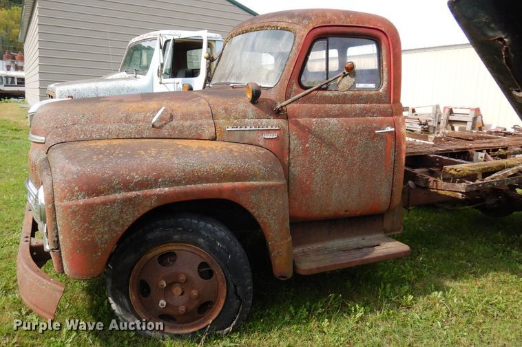 image for item MQ9471 1950 International L-162  pickup truck cab and chassis