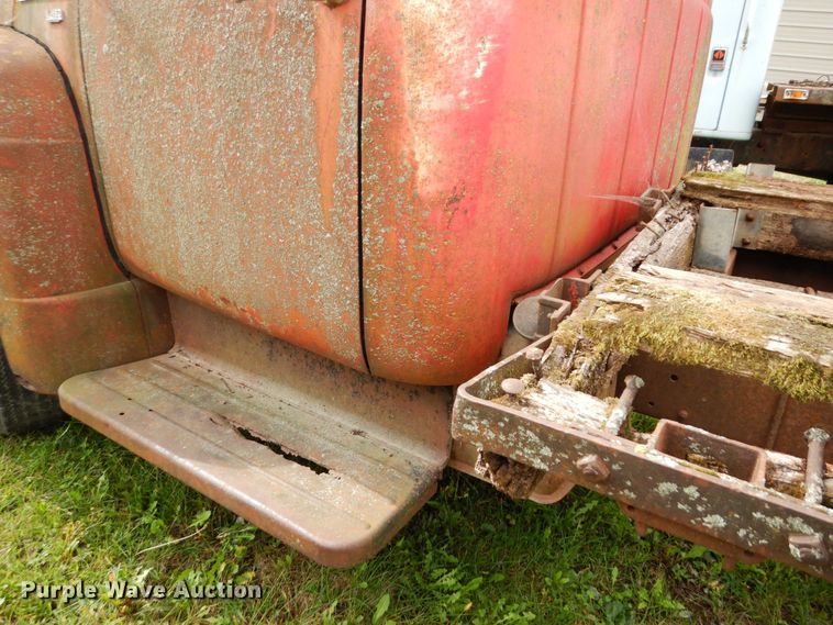 image for item MQ9471 1950 International L-162  pickup truck cab and chassis