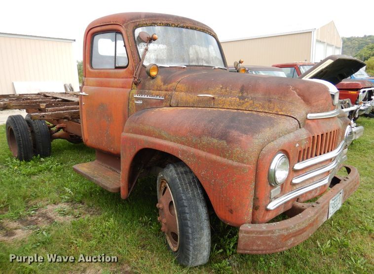 image for item MQ9471 1950 International L-162  pickup truck cab and chassis