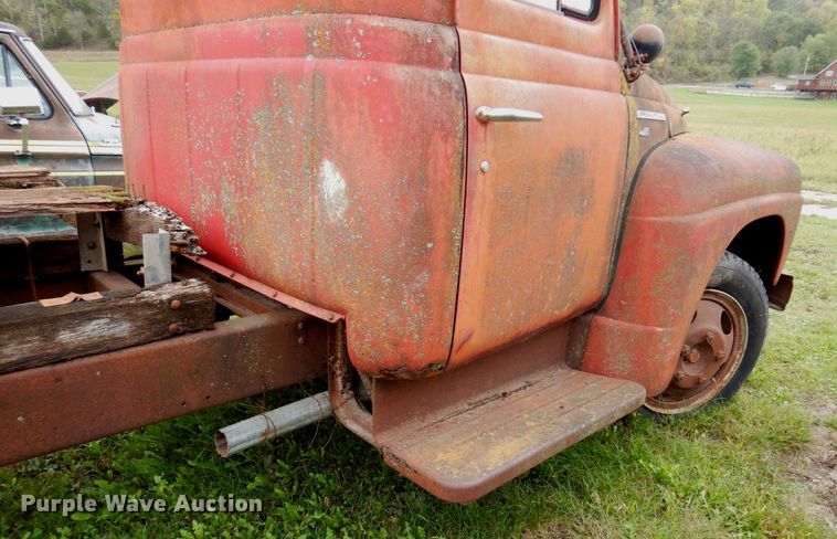 image for item MQ9471 1950 International L-162  pickup truck cab and chassis