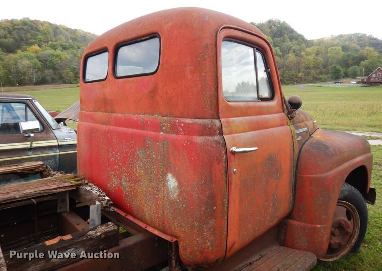 image for item MQ9471 1950 International L-162  pickup truck cab and chassis