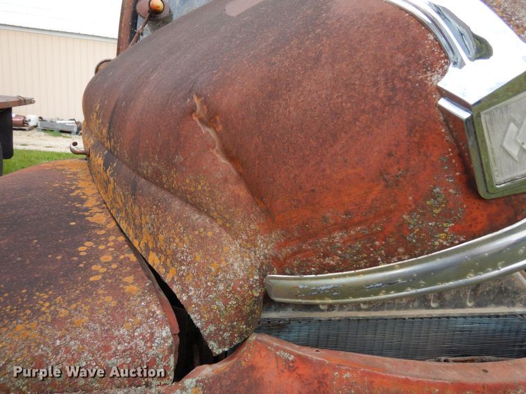 image for item MQ9471 1950 International L-162  pickup truck cab and chassis