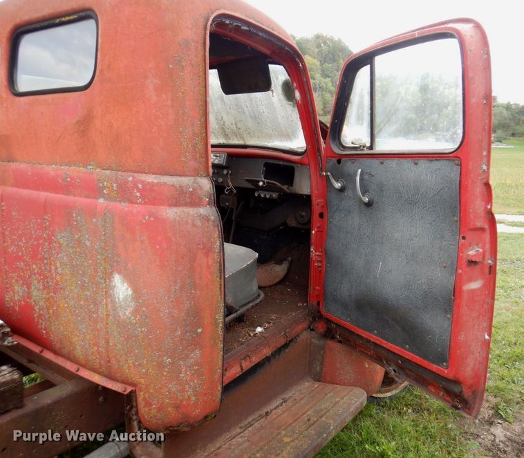 image for item MQ9471 1950 International L-162  pickup truck cab and chassis