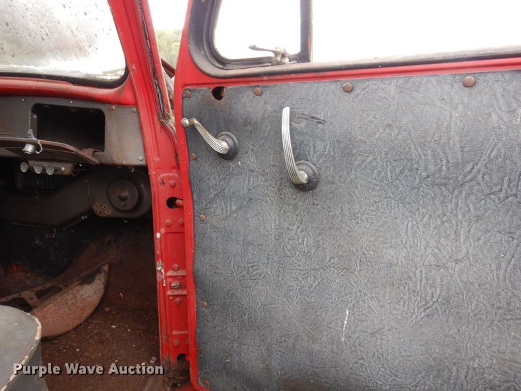 image for item MQ9471 1950 International L-162  pickup truck cab and chassis