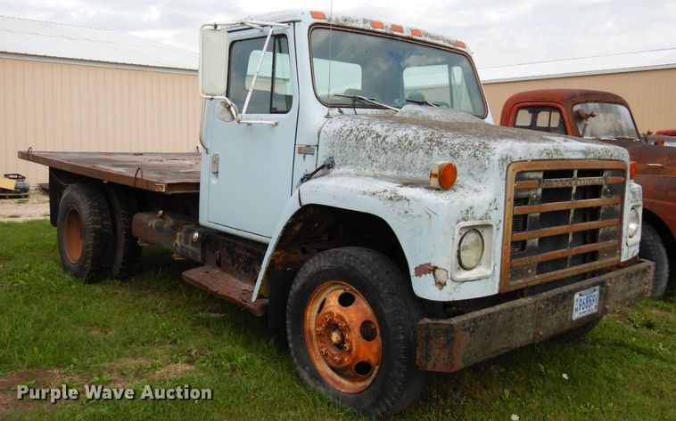 image for item MQ9472 1983 International 1754  flatbed truck