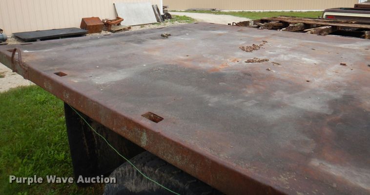 image for item MQ9472 1983 International 1754  flatbed truck