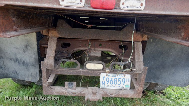 image for item MQ9472 1983 International 1754  flatbed truck