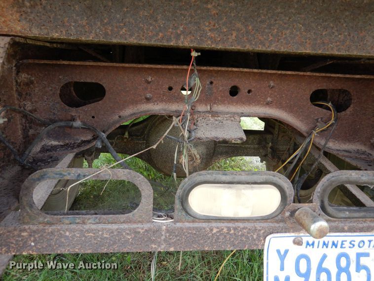 image for item MQ9472 1983 International 1754  flatbed truck