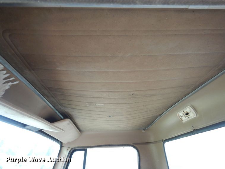 image for item MQ9472 1983 International 1754  flatbed truck