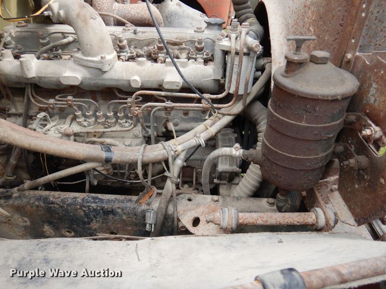 image for item MQ9472 1983 International 1754  flatbed truck