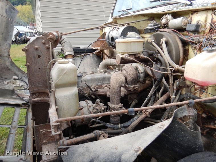 image for item MQ9472 1983 International 1754  flatbed truck