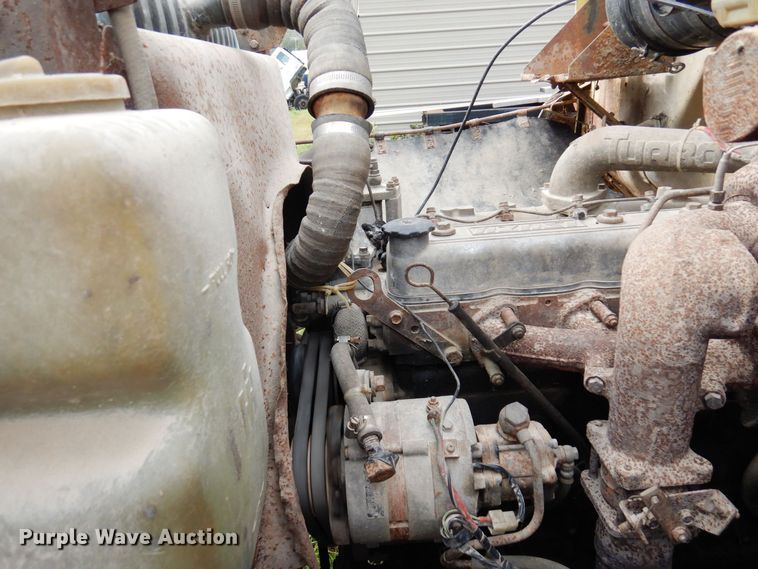 image for item MQ9472 1983 International 1754  flatbed truck