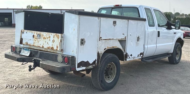 image for item MQ9474 2002 Ford F350 Super Duty  SuperCab utility bed pickup truck