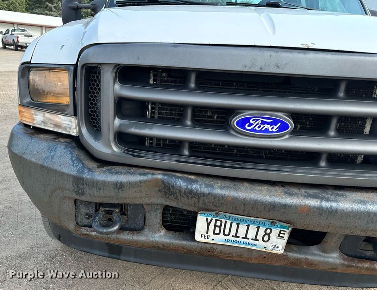 image for item MQ9474 2002 Ford F350 Super Duty  SuperCab utility bed pickup truck