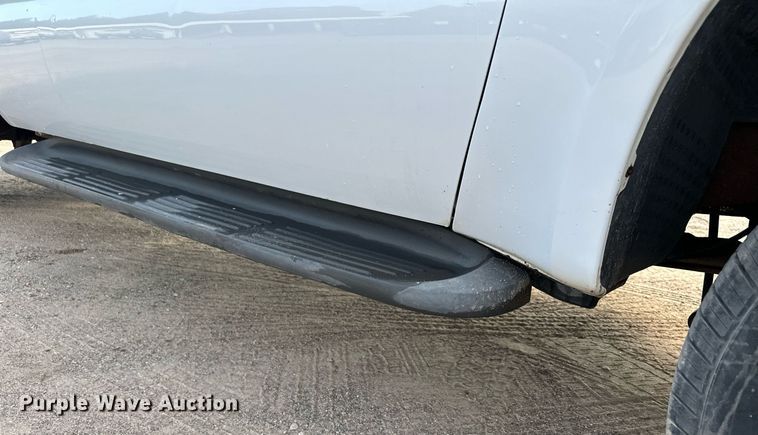 image for item MQ9474 2002 Ford F350 Super Duty  SuperCab utility bed pickup truck