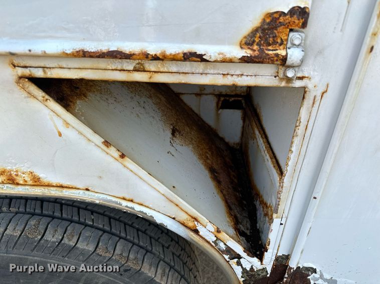 image for item MQ9474 2002 Ford F350 Super Duty  SuperCab utility bed pickup truck