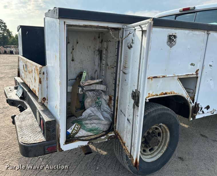 image for item MQ9474 2002 Ford F350 Super Duty  SuperCab utility bed pickup truck