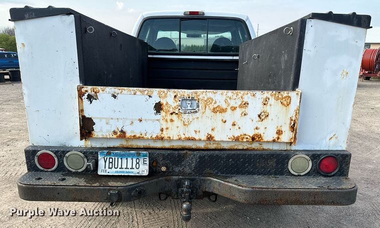 image for item MQ9474 2002 Ford F350 Super Duty  SuperCab utility bed pickup truck