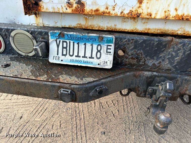 image for item MQ9474 2002 Ford F350 Super Duty  SuperCab utility bed pickup truck