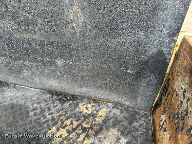 image for item MQ9474 2002 Ford F350 Super Duty  SuperCab utility bed pickup truck