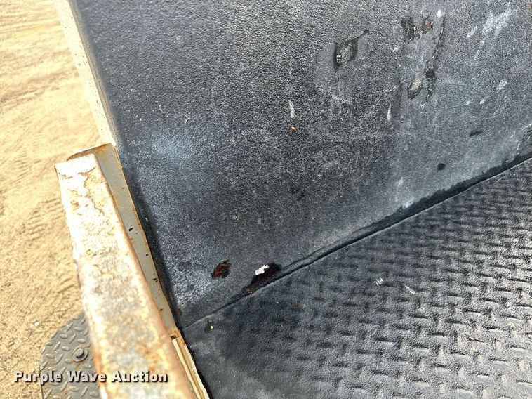 image for item MQ9474 2002 Ford F350 Super Duty  SuperCab utility bed pickup truck