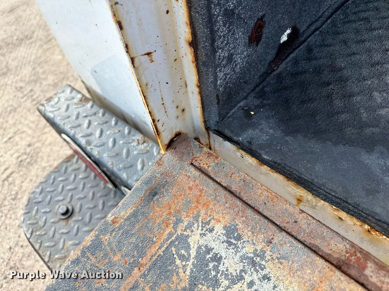 image for item MQ9474 2002 Ford F350 Super Duty  SuperCab utility bed pickup truck