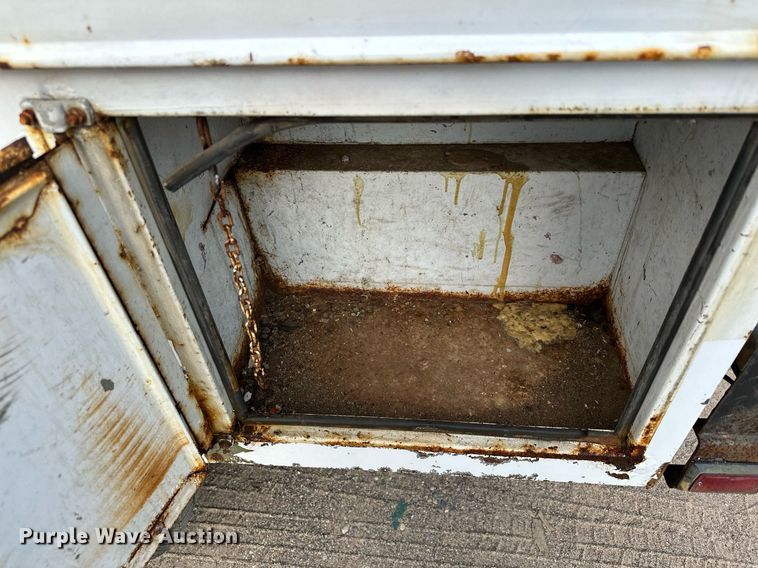 image for item MQ9474 2002 Ford F350 Super Duty  SuperCab utility bed pickup truck