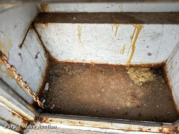 image for item MQ9474 2002 Ford F350 Super Duty  SuperCab utility bed pickup truck