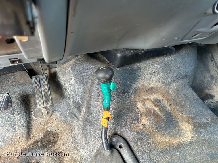 image for item MQ9474 2002 Ford F350 Super Duty  SuperCab utility bed pickup truck