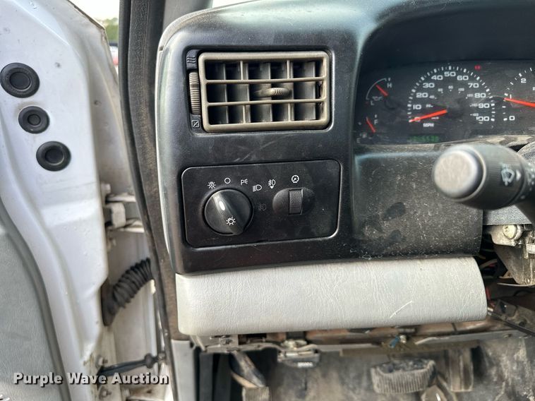 image for item MQ9474 2002 Ford F350 Super Duty  SuperCab utility bed pickup truck