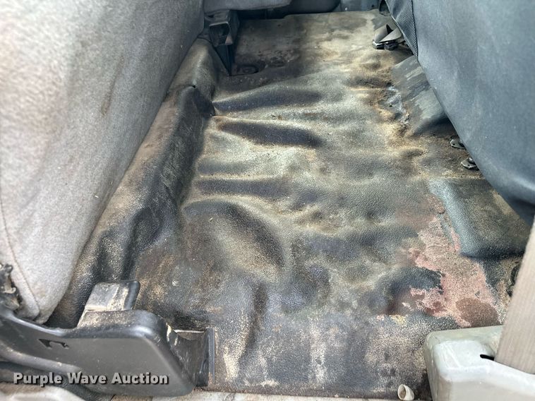 image for item MQ9474 2002 Ford F350 Super Duty  SuperCab utility bed pickup truck