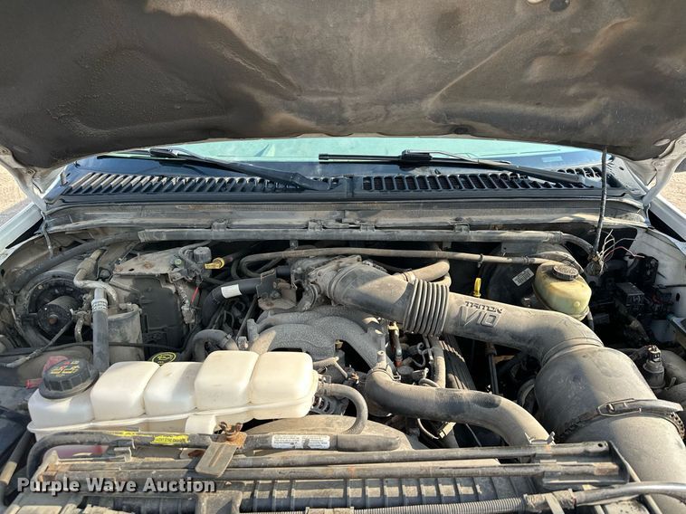 image for item MQ9474 2002 Ford F350 Super Duty  SuperCab utility bed pickup truck