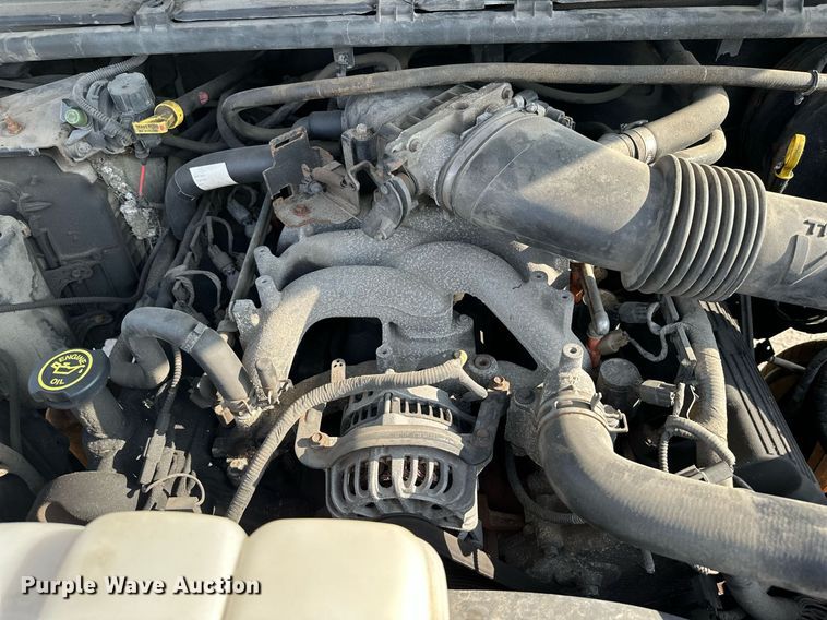 image for item MQ9474 2002 Ford F350 Super Duty  SuperCab utility bed pickup truck