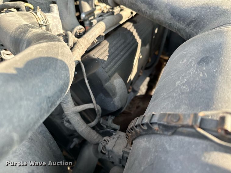 image for item MQ9474 2002 Ford F350 Super Duty  SuperCab utility bed pickup truck