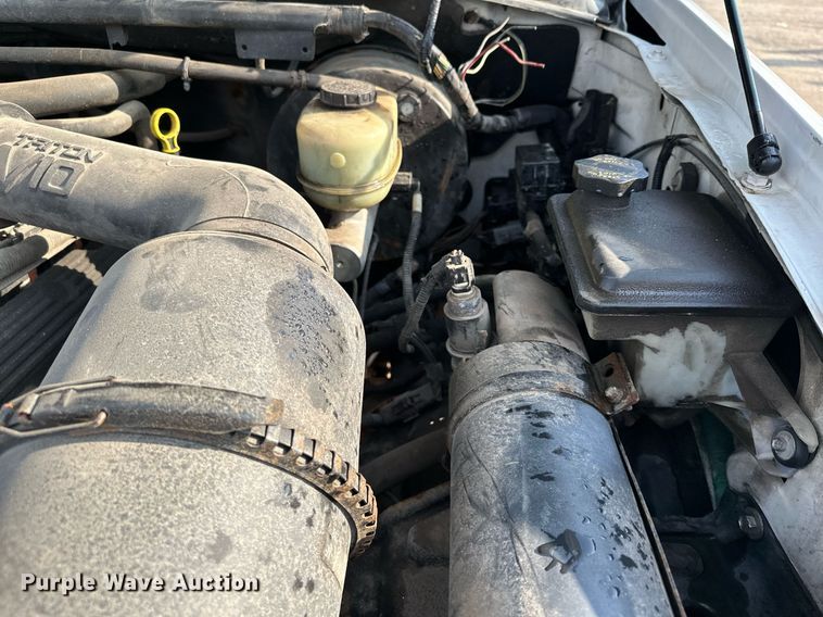 image for item MQ9474 2002 Ford F350 Super Duty  SuperCab utility bed pickup truck