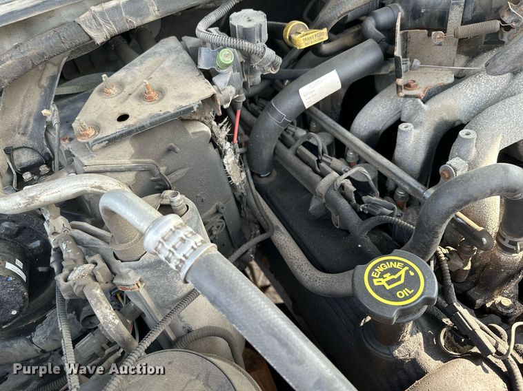 image for item MQ9474 2002 Ford F350 Super Duty  SuperCab utility bed pickup truck