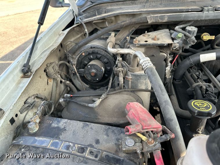 image for item MQ9474 2002 Ford F350 Super Duty  SuperCab utility bed pickup truck