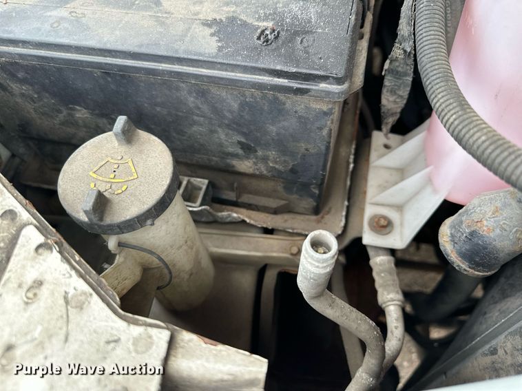 image for item MQ9474 2002 Ford F350 Super Duty  SuperCab utility bed pickup truck