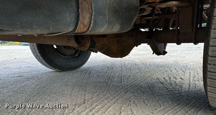 image for item MQ9474 2002 Ford F350 Super Duty  SuperCab utility bed pickup truck