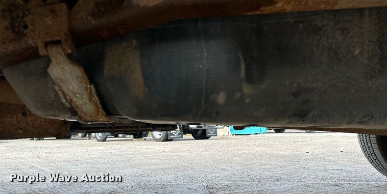 image for item MQ9474 2002 Ford F350 Super Duty  SuperCab utility bed pickup truck