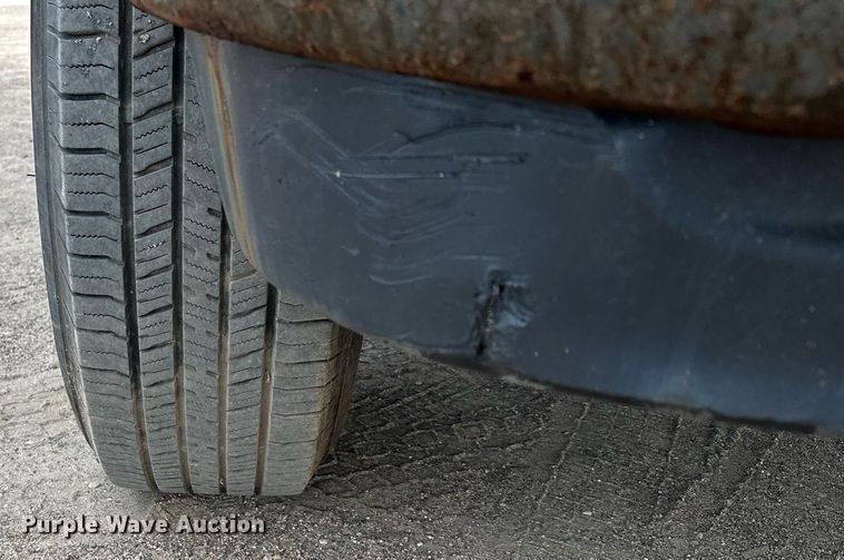 image for item MQ9474 2002 Ford F350 Super Duty  SuperCab utility bed pickup truck