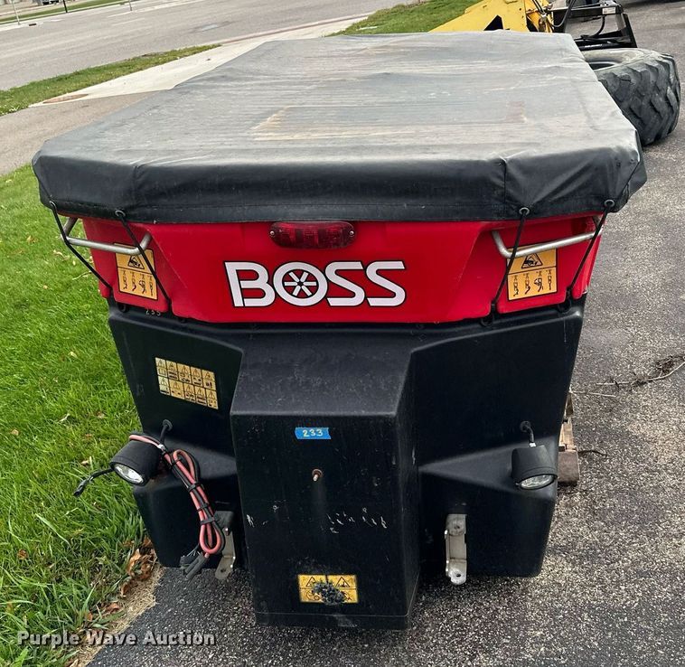 image for item MQ9480 Boss VBX8000  spreader